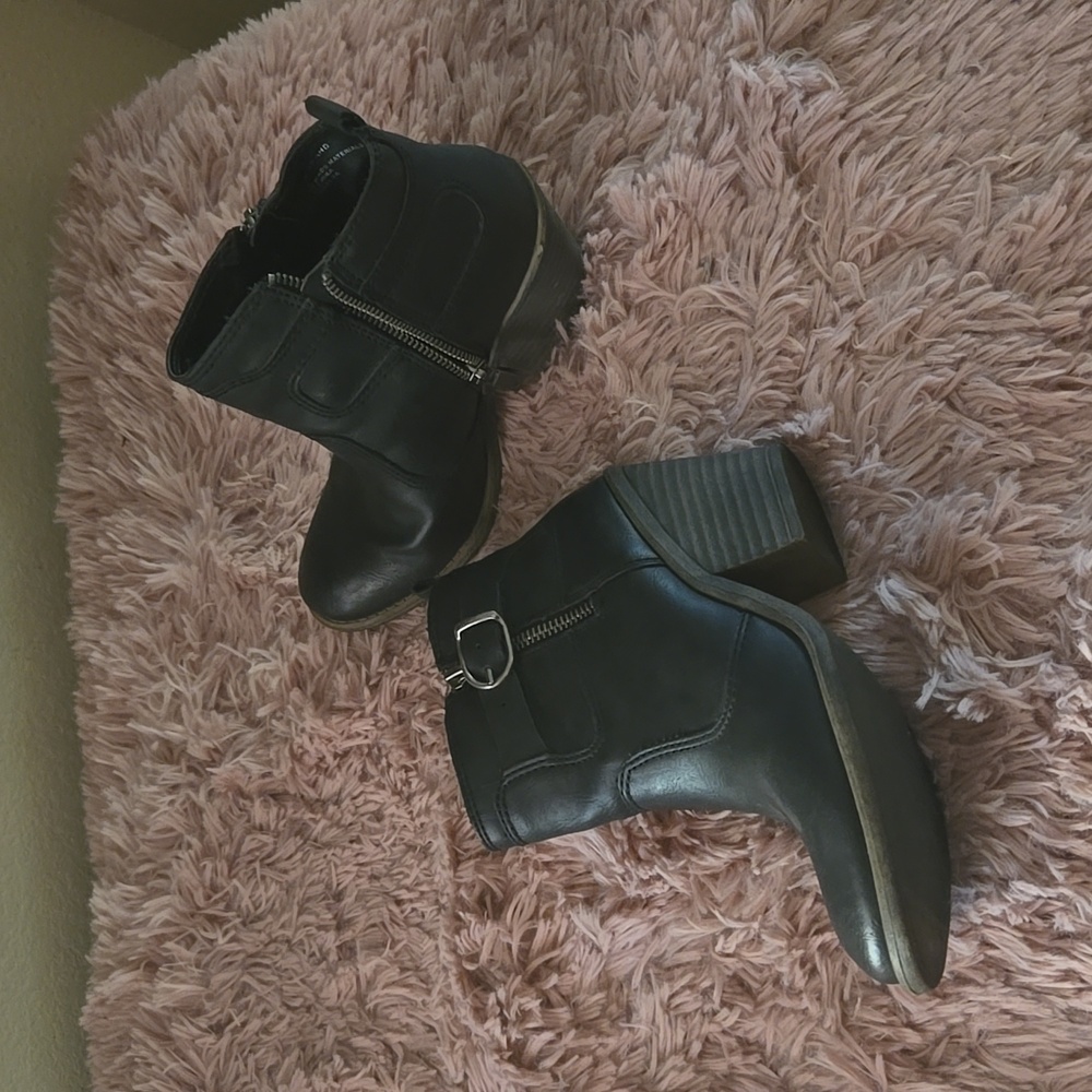 Lucky brand booties in great condition size 6